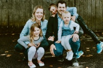Michaela und Matthias sind seit elf Jahren verheiratet. Zusammen haben sie drei Kinder: Elia (7), Janna (5) und Simea (2).